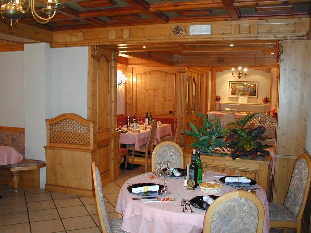 Alpen Hotel Vidi مادونا دي كامبيليو المظهر الخارجي الصورة